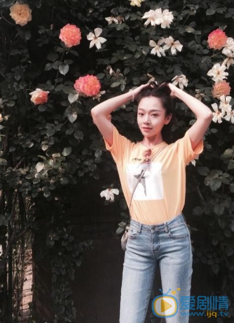 依莎生活照 依莎高清写真_依莎高清剧照