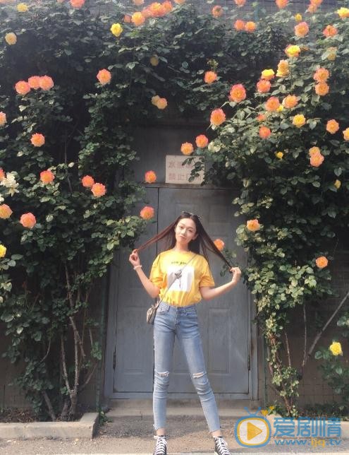 依莎生活照 依莎高清写真_依莎高清剧照