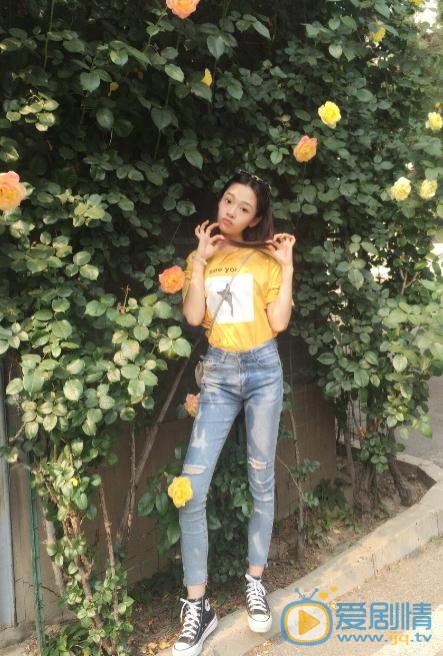 依莎生活照 依莎高清写真_依莎高清剧照