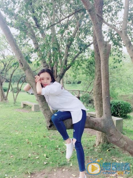 依莎生活照 依莎高清写真_依莎高清剧照