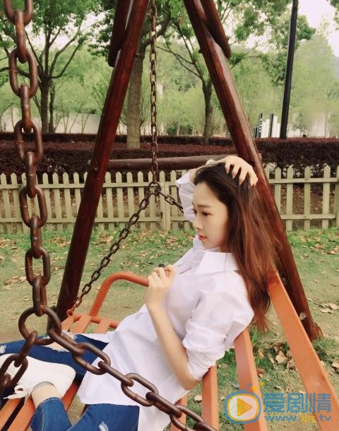 依莎生活照 依莎高清写真_依莎高清剧照