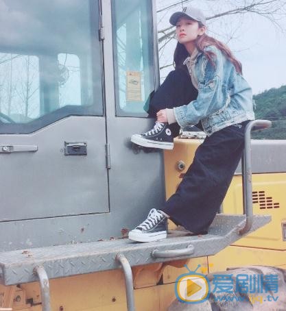 依莎生活照 依莎高清写真_依莎高清剧照