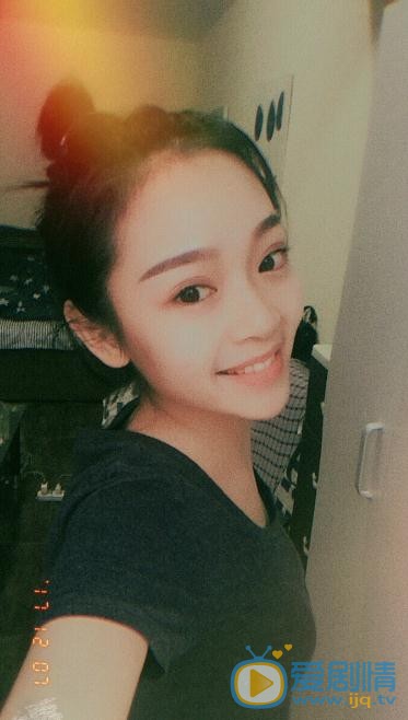 依莎生活照 依莎高清写真_依莎高清剧照