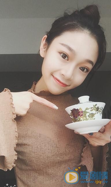 依莎生活照 依莎高清写真_依莎高清剧照
