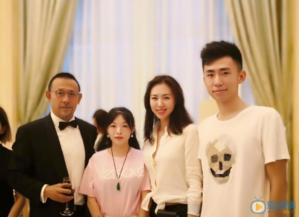 刘梦娜与人合照 刘梦娜高清写真_刘梦娜高清剧照