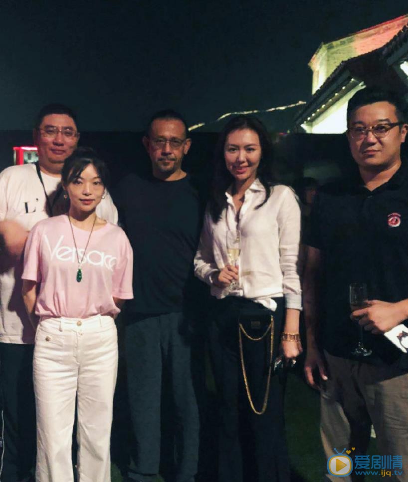 刘梦娜与人合照 刘梦娜高清写真_刘梦娜高清剧照