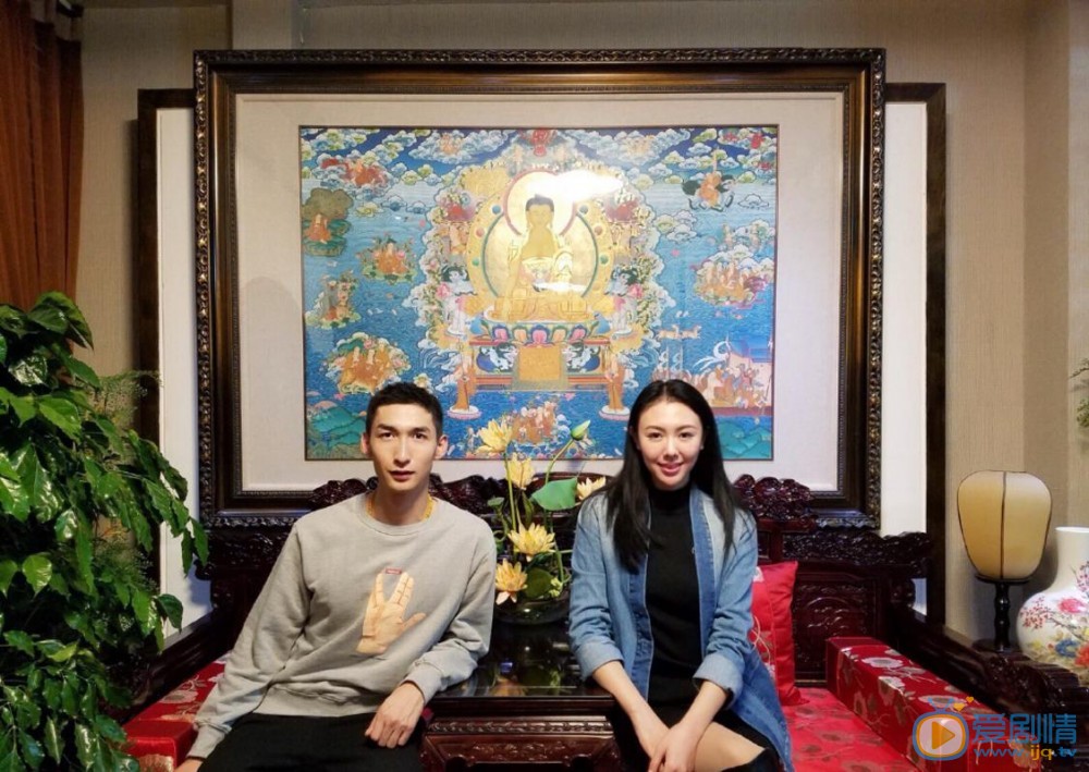 刘梦娜与人合照 刘梦娜高清写真_刘梦娜高清剧照