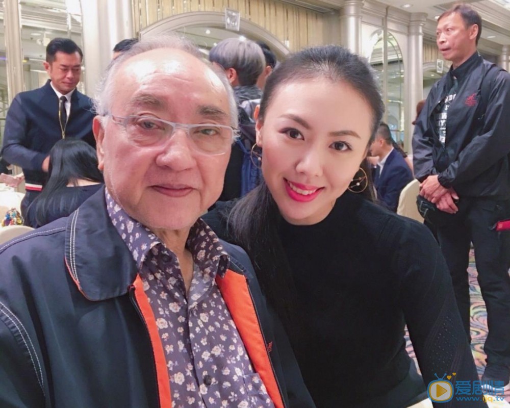 刘梦娜与人合照 刘梦娜高清写真_刘梦娜高清剧照