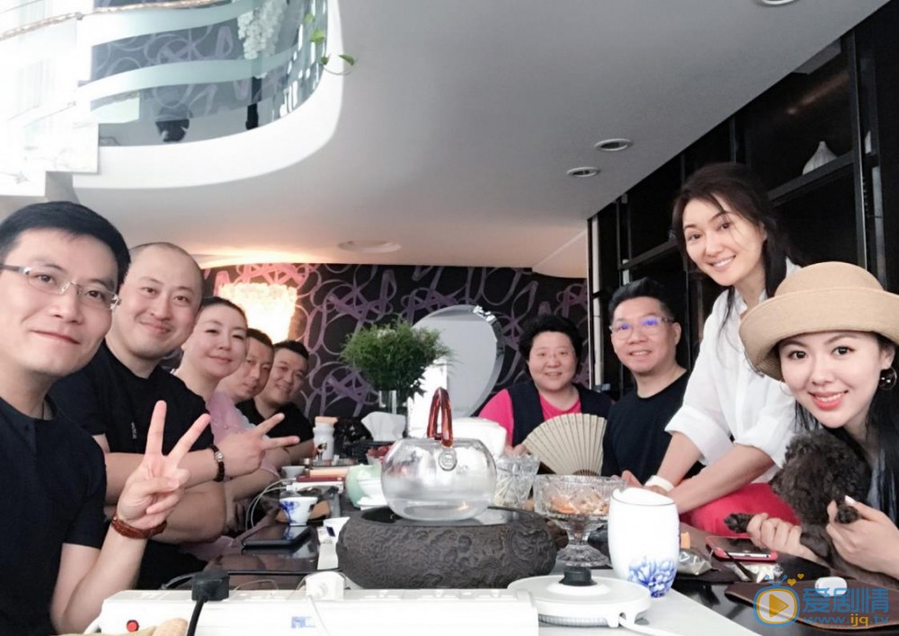 刘梦娜与人合照 刘梦娜高清写真_刘梦娜高清剧照