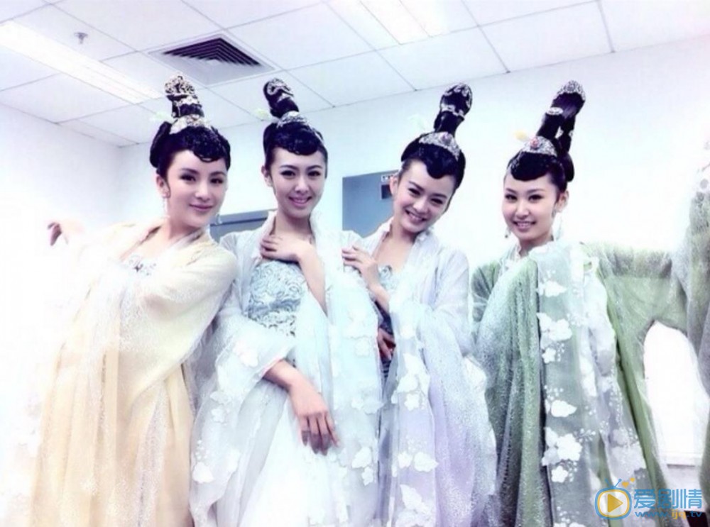 刘梦娜与人合照 刘梦娜高清写真_刘梦娜高清剧照
