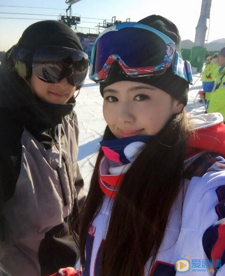 刘梦娜与人合照 刘梦娜高清写真_刘梦娜高清剧照
