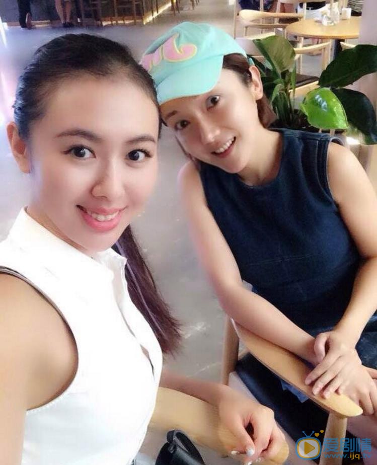 刘梦娜与人合照 刘梦娜高清写真_刘梦娜高清剧照