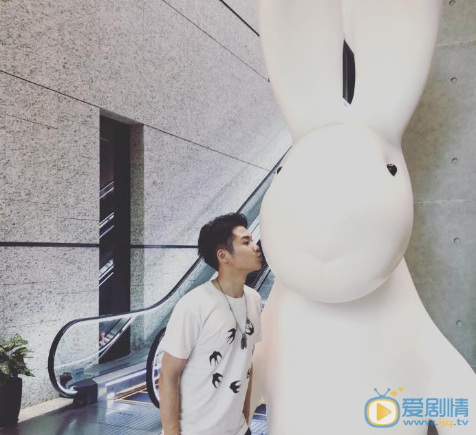 钟伟伦生活照 钟伟伦高清写真_钟伟伦高清剧照