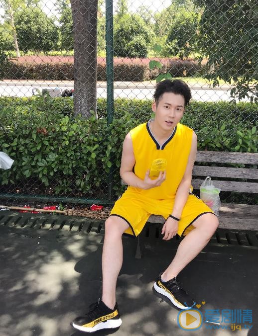 钟伟伦生活照 钟伟伦高清写真_钟伟伦高清剧照