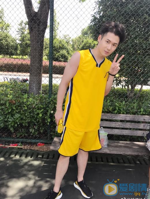 钟伟伦生活照 钟伟伦高清写真_钟伟伦高清剧照
