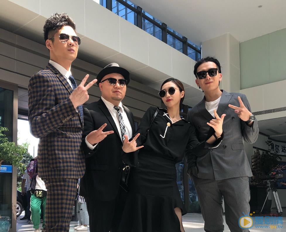 钟伟伦朋友合照 钟伟伦高清写真_钟伟伦高清剧照