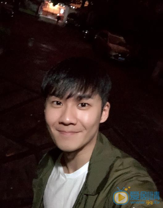 钟伟伦生活照 钟伟伦高清写真_钟伟伦高清剧照