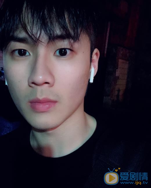 钟伟伦生活照 钟伟伦高清写真_钟伟伦高清剧照