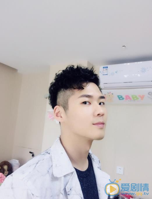 钟伟伦生活照 钟伟伦高清写真_钟伟伦高清剧照