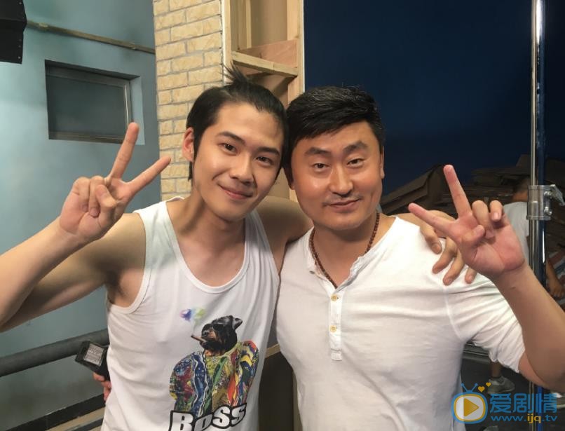 钟伟伦朋友合照 钟伟伦高清写真_钟伟伦高清剧照