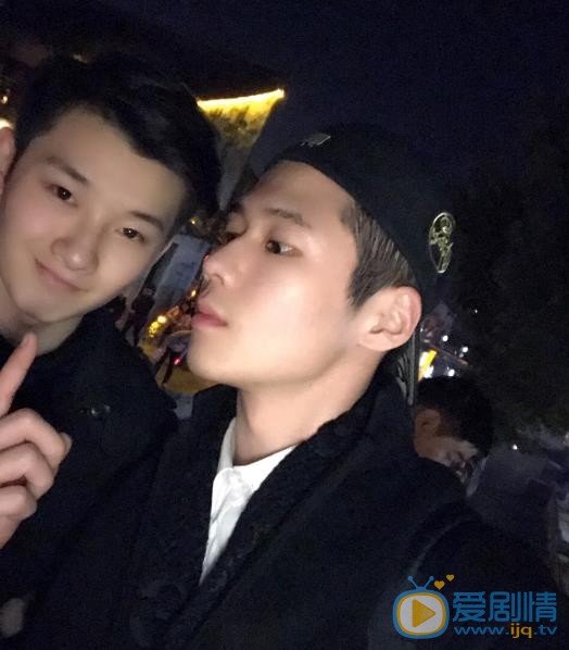钟伟伦朋友合照 钟伟伦高清写真_钟伟伦高清剧照