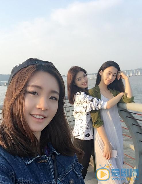 龚韵熹与人合照 龚韵熹高清写真_龚韵熹高清剧照