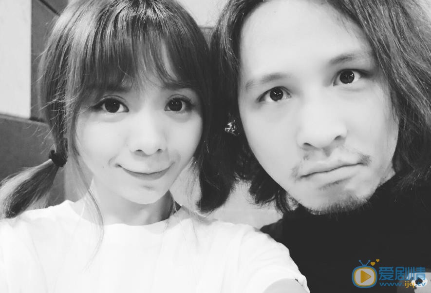 金玟岐朋友合照 金玟岐高清写真_金玟岐高清剧照