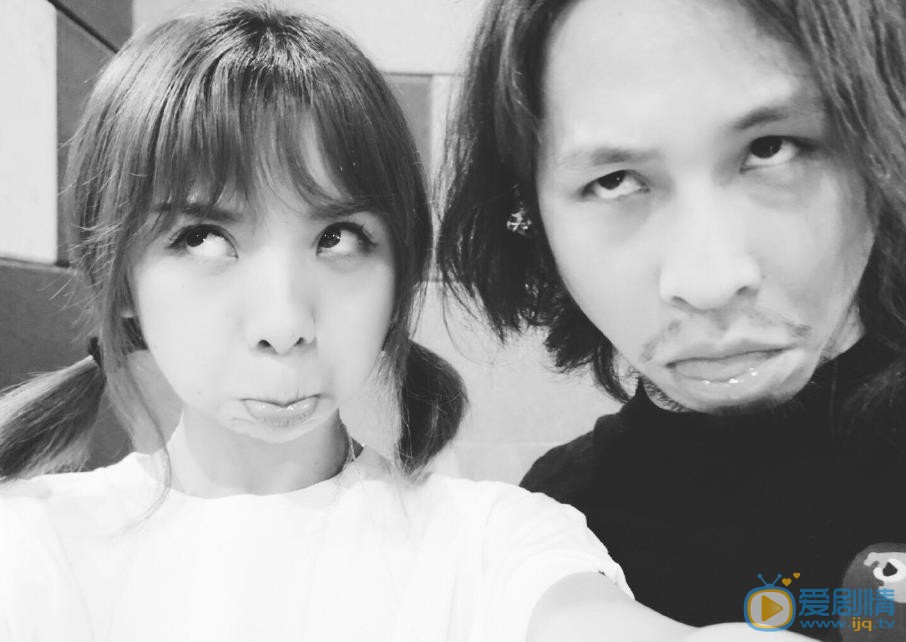 金玟岐朋友合照 金玟岐高清写真_金玟岐高清剧照