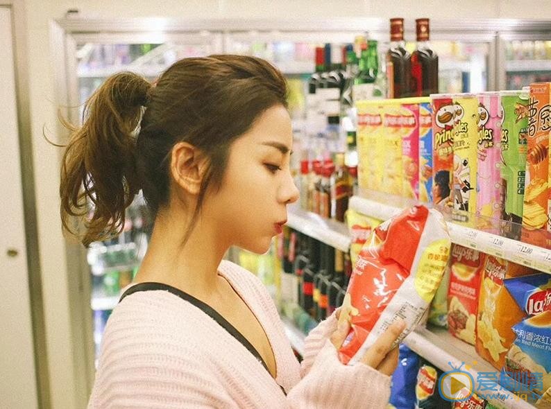 金玟岐时尚街拍 金玟岐高清写真_金玟岐高清剧照