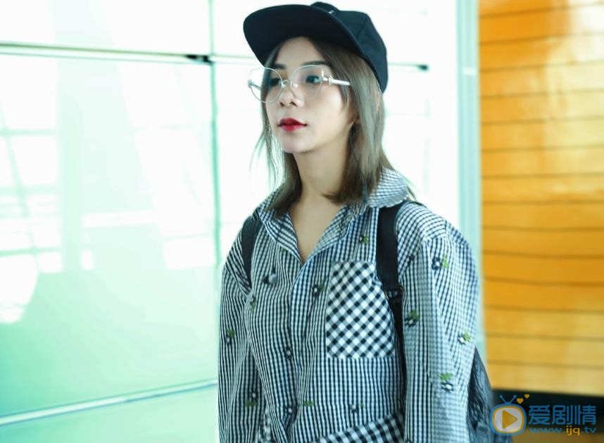 金玟岐时尚街拍 金玟岐高清写真_金玟岐高清剧照