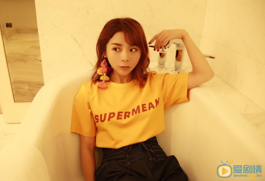 金玟岐时尚街拍 金玟岐高清写真_金玟岐高清剧照