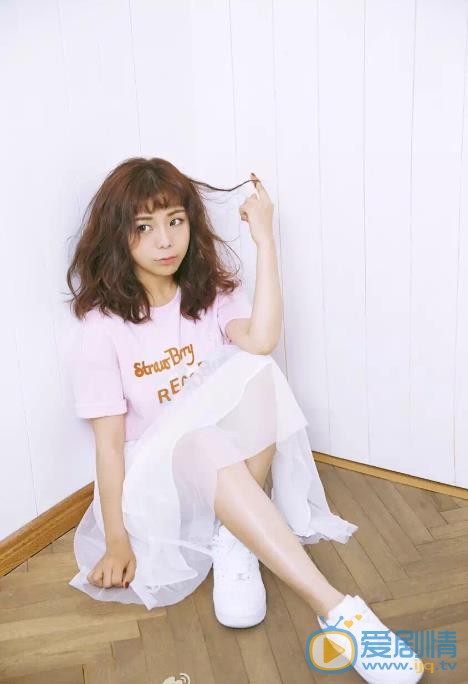 金玟岐时尚街拍 金玟岐高清写真_金玟岐高清剧照