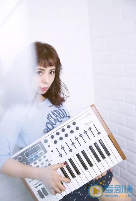 金玟岐时尚街拍 金玟岐高清写真_金玟岐高清剧照