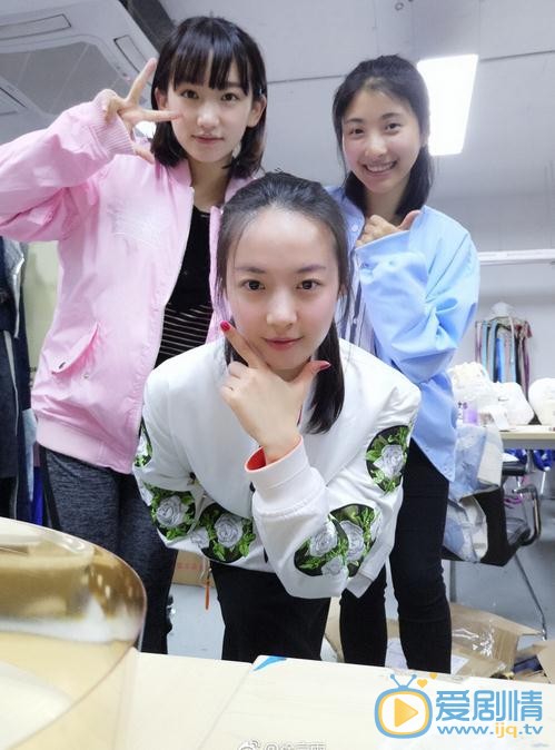 徐言雨与人合照 徐言雨高清写真_徐言雨高清剧照