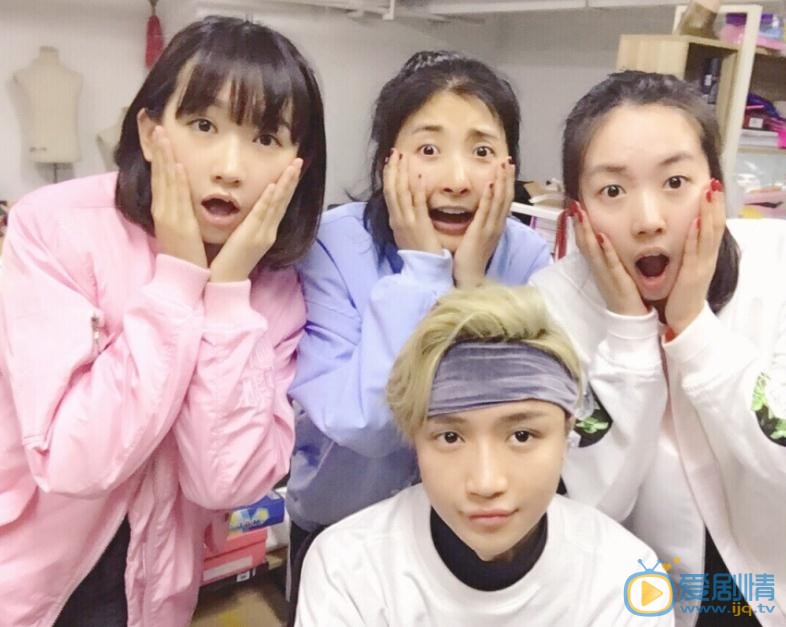 徐言雨与人合照 徐言雨高清写真_徐言雨高清剧照