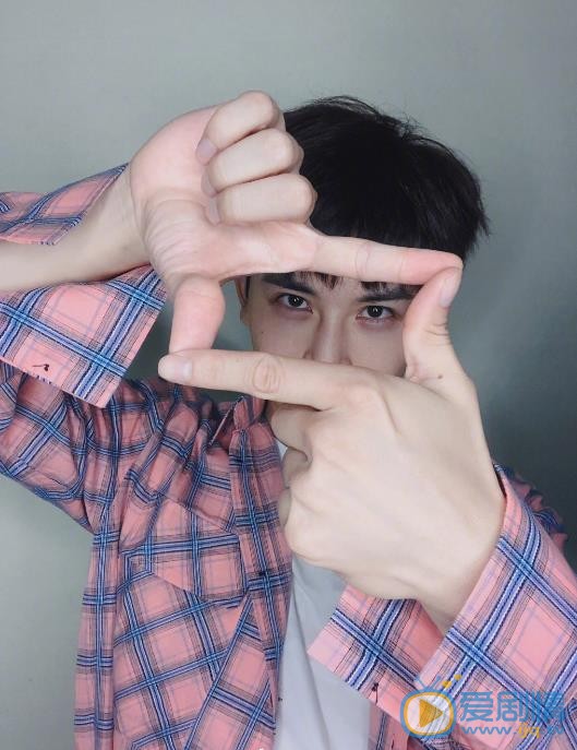 谭佑铭生活照 谭佑铭高清写真_谭佑铭高清剧照