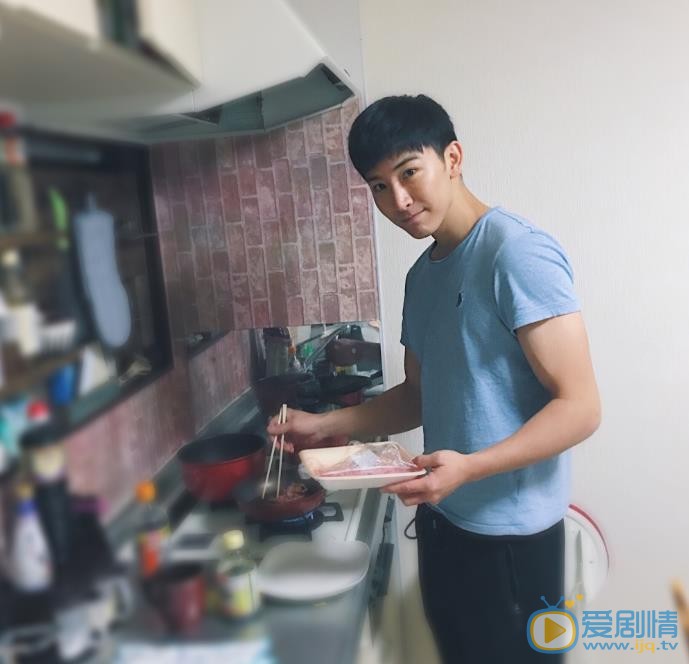 谭佑铭生活照 谭佑铭高清写真_谭佑铭高清剧照