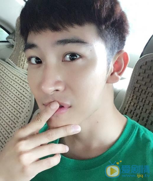 谭佑铭生活照 谭佑铭高清写真_谭佑铭高清剧照