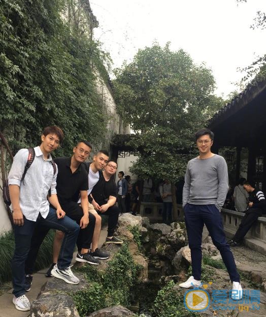 谭佑铭旅行照 谭佑铭高清写真_谭佑铭高清剧照