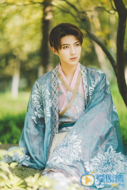徐鹤尼汉服写真 徐鹤尼高清写真_徐鹤尼高清剧照
