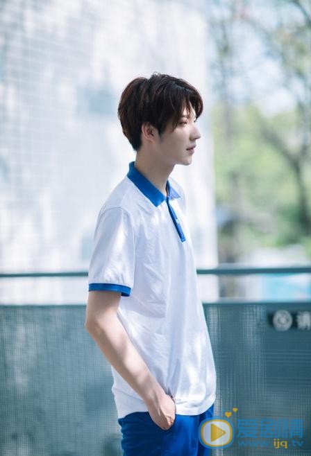 徐鹤尼制服写真 徐鹤尼高清写真_徐鹤尼高清剧照