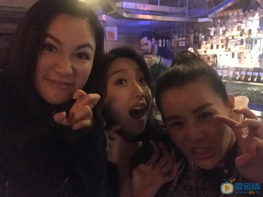 李施嬅闺蜜合照 李施嬅高清写真_李施嬅高清剧照
