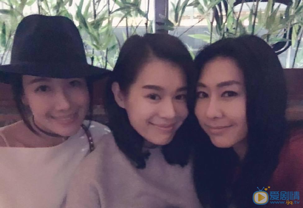 李施嬅闺蜜合照 李施嬅高清写真_李施嬅高清剧照