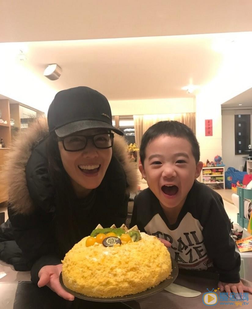 李施嬅与人合照 李施嬅高清写真_李施嬅高清剧照