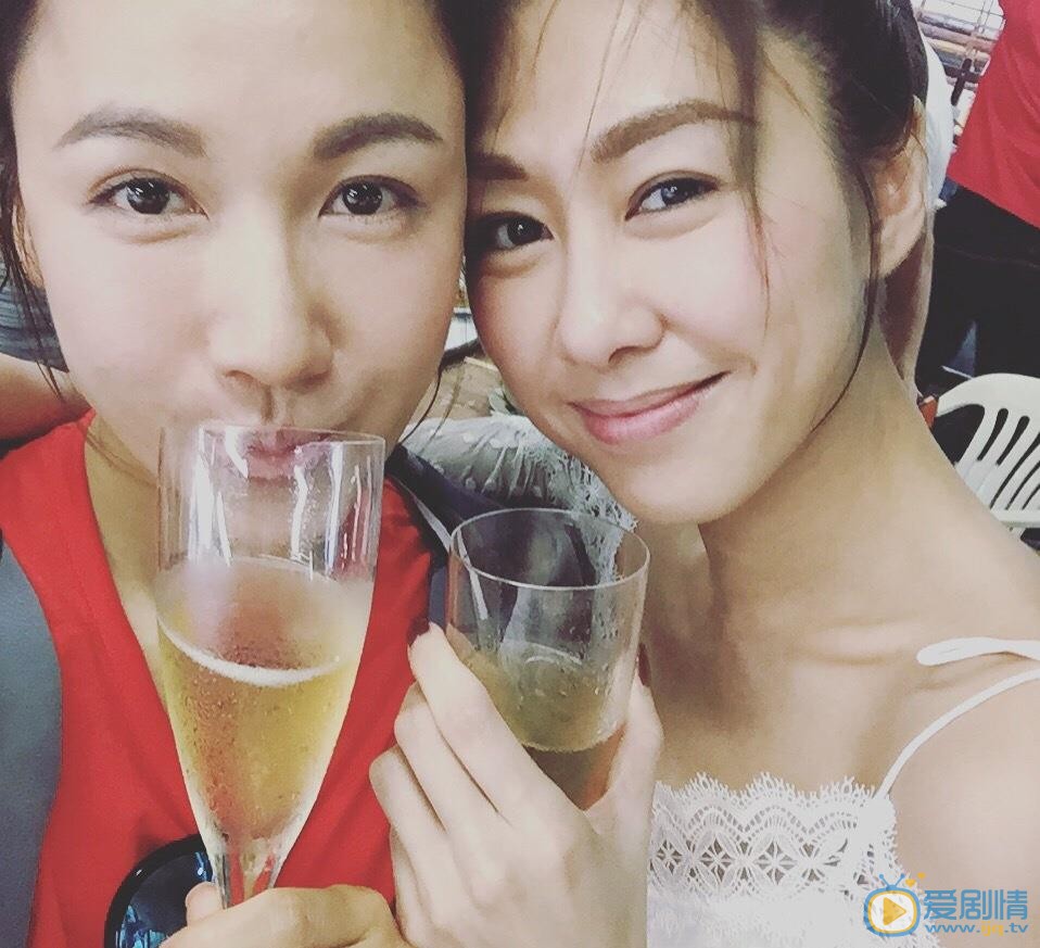 李施嬅与人合照 李施嬅高清写真_李施嬅高清剧照