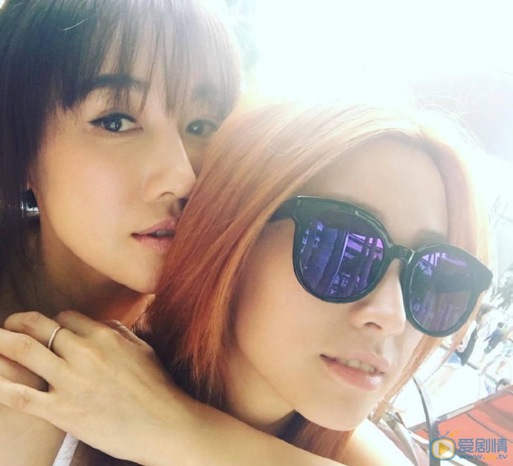 李施嬅与人合照 李施嬅高清写真_李施嬅高清剧照