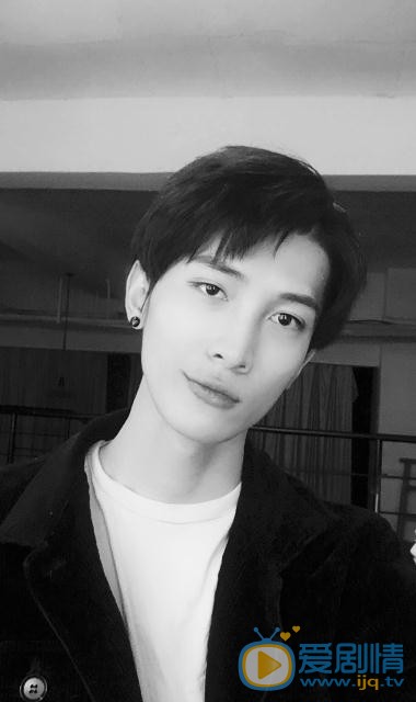 李向哲生活照 李向哲高清写真_李向哲高清剧照