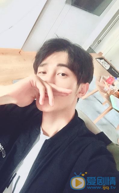 李向哲生活照 李向哲高清写真_李向哲高清剧照