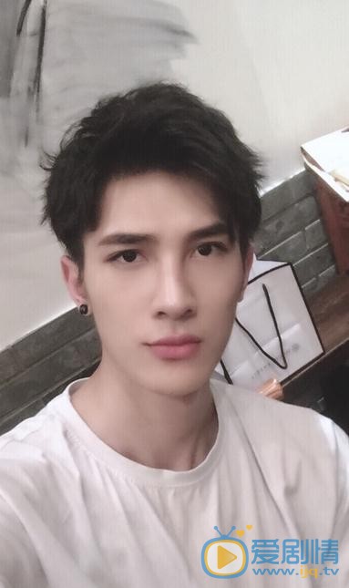 李向哲生活照 李向哲高清写真_李向哲高清剧照