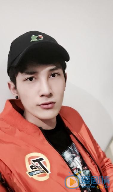 李向哲生活照 李向哲高清写真_李向哲高清剧照